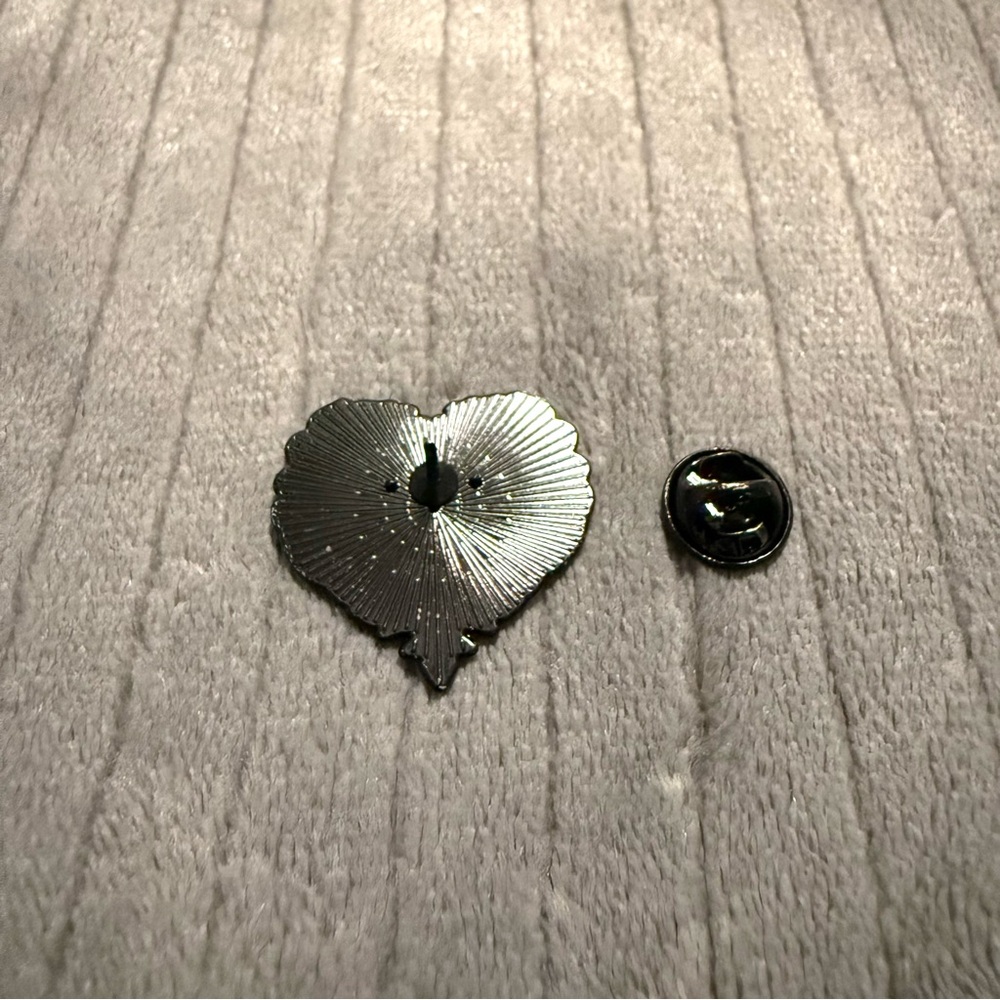 Heart Enamel Pin - Picture 3 of 3
